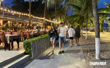 Sau 'lệnh' tạm dừng dịch vụ đêm, bãi biển Nha Trang như thế nào?