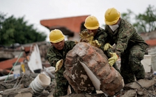 Bộ trưởng Colombia bị chỉ trích vì đi nghỉ mát ngay sau động đất