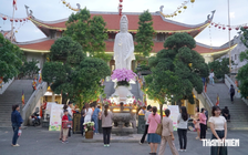 Đi chùa mùa Vu lan ở TP.HCM: Những ngày nào có lễ bông hồng cài áo, dâng y?