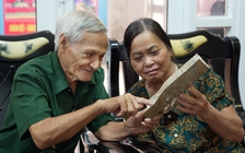 Người khắc tên liệt sĩ Dương Văn Hải: 'Cầm tấm nhôm mà như ôm lại người đồng đội'