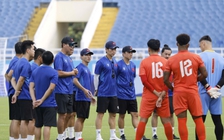 Dàn trợ lý cực xịn của HLV Kim Sang-sik khiến khán giả tò mò, họ là ai?