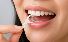 Dùng chỉ nha khoa vẫn sâu răng: 3 nguyên nhân bất ngờ