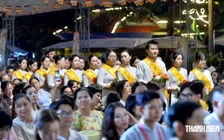 Mùa Vu lan: Xúc động hình ảnh cô bé 10 tuổi bật khóc nhớ mẹ đã khuất