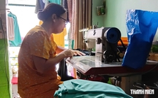 Đường kim mũi chỉ của người mẹ hiền và nỗi lo học phí cho con