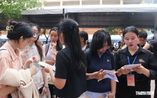 Tân sinh viên săn việc làm thêm: Đừng chỉ nhìn mức lương