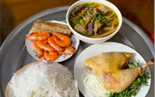 21 năm, cứ nhà có đám giỗ hàng xóm lại để phần cho con nhà đối diện