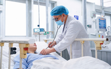 Sản phụ trẻ nguy kịch vì mắc sốt xuất huyết, băng huyết và suy gan cấp