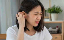 Ngứa tai dai dẳng: 6 nguyên nhân thường gặp và cách xử lý