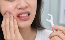 Dùng chỉ nha khoa chảy máu nướu, khi nào đáng lo?