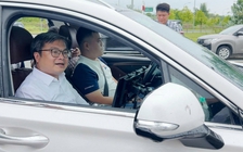 Lãnh đạo Hà Nội trải nghiệm ô tô tự lái