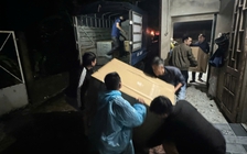 Nước sông Sê Pôn dâng cao, di dời ngay trong đêm hàng trăm người ở Lao Bảo