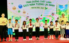1 triệu hộp sữa đậu nành miễn phí đến với học sinh vùng khó