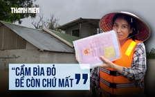 Xóm nhỏ ngoại thành hóa 'ốc đảo', người dân cầm sổ đỏ chạy lũ