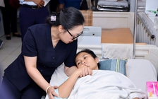 Chủ tịch nước tặng thưởng Huân chương Dũng cảm cho cô giáo Hoàng Thị Hiền