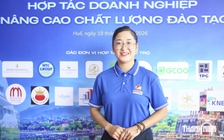 Có 2 bằng đại học, cô gái 31 tuổi vẫn quyết định học lại nghề hướng dẫn viên