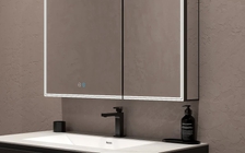 Tại sao gương trong khách sạn lại có biểu tượng Bluetooth?