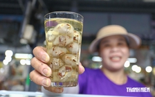 Chè nấu với thịt heo quay, bún bò ăn cùng cơm: Những cách ăn lạ ở Huế