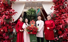 Đang chụp ảnh cưới, 2 thợ ảnh bất ngờ thành người bê tráp