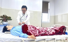 Bụng to, khó thở, người phụ nữ 51 tuổi phát hiện khối u 4,5 kg