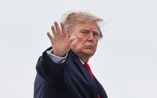 Ông Trump gạt bỏ đề xuất mở cửa eo biển Hormuz, nói 'Iran đang thua đậm'