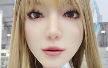 Robot hình người gây bất an khi có thể khóc