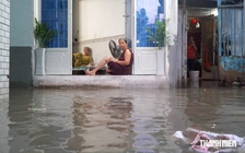 Triều cường dâng cao đúng giờ tan tầm: Nhiều tuyến đường, hẻm khu nam TP.HCM ngập sâu