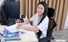 Con học lớp 5, mẹ trẻ quyết tâm học lại lớp 10