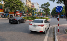 Vào vòng xuyến, nhường xe bên trái hay bên phải mới đúng luật?