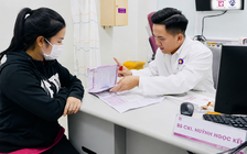 Sau sinh, cứ ho hoặc cười lớn lại són tiểu: Vì sao?