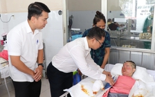 MTTQ TP.HCM hỗ trợ bé trai bị bỏng trong vụ cháy ở phường Đông Hưng Thuận