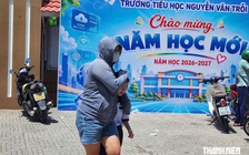Trường chưa ăn bán trú, phụ huynh TP.HCM lật đật đưa đón con