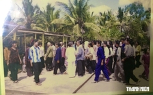 Đám cưới miền Tây, người lớn bận mấy cũng chờ đến lượt 'chịu lạy'