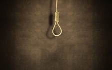 Một người Mỹ 84 tuổi chết trong tư thể treo cổ ở Hội An