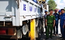 Tai nạn thương tâm: Té ngã vào bánh xe tải, một phụ nữ tử vong tại chỗ