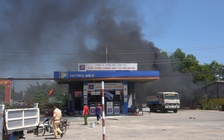 Cháy ở cây xăng Tuyên Nhơn, người dân hoảng hốt bỏ chạy
