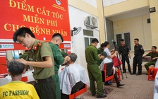 Tiệm cắt tóc 'dã chiến' tại bệnh viện