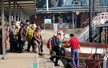 'Cò' giăng bẫy, chặt chém du khách tham quan vịnh Hạ Long