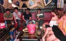 Công an đi vòng trên núi, bắt quả tang quán karaoke ''ngoài khóa cửa, trong hát hò''