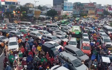 TP.HCM mưa to cuối tuần: Kẹt xe, ngập nước bủa vây sân bay Tân Sơn Nhất