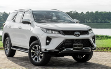 Doanh số SUV 7 chỗ hồi phục nhờ giảm giá, Toyota Fortuner thiết lập lại trật tự