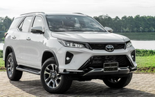 Toyota Fortuner và Ford Everest: Kịch tính hành trình đến ngôi vương