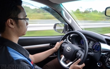 4 cách xử lý kính ô tô bị mờ khi trời mưa ẩm