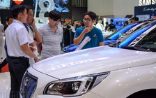 Giá ô tô ‘chốt hạ’ người Việt vẫn hững hờ chờ 2018