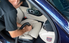 Cách làm sạch ghế da ô tô bị ố bẩn