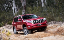 Toyota nâng cấp Land Cruiser Prado cạnh tranh Mitsubishi Pajero