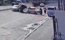 Vượt ẩu, xe bán tải gây tai nạn làm 1 người tử vong