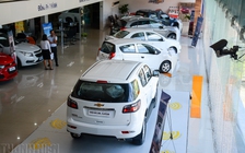 Ô tô nhập khẩu trở lại, sức mua vẫn giảm trong tháng Ngâu