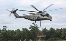 Hai trực thăng quân đội Mỹ đâm nhau, 12 người mất tích