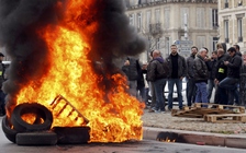 Biểu tình rầm rộ trên toàn nước Pháp