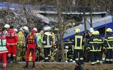 [Chùm ảnh] Vụ tai nạn tàu lửa kinh hoàng tại Đức